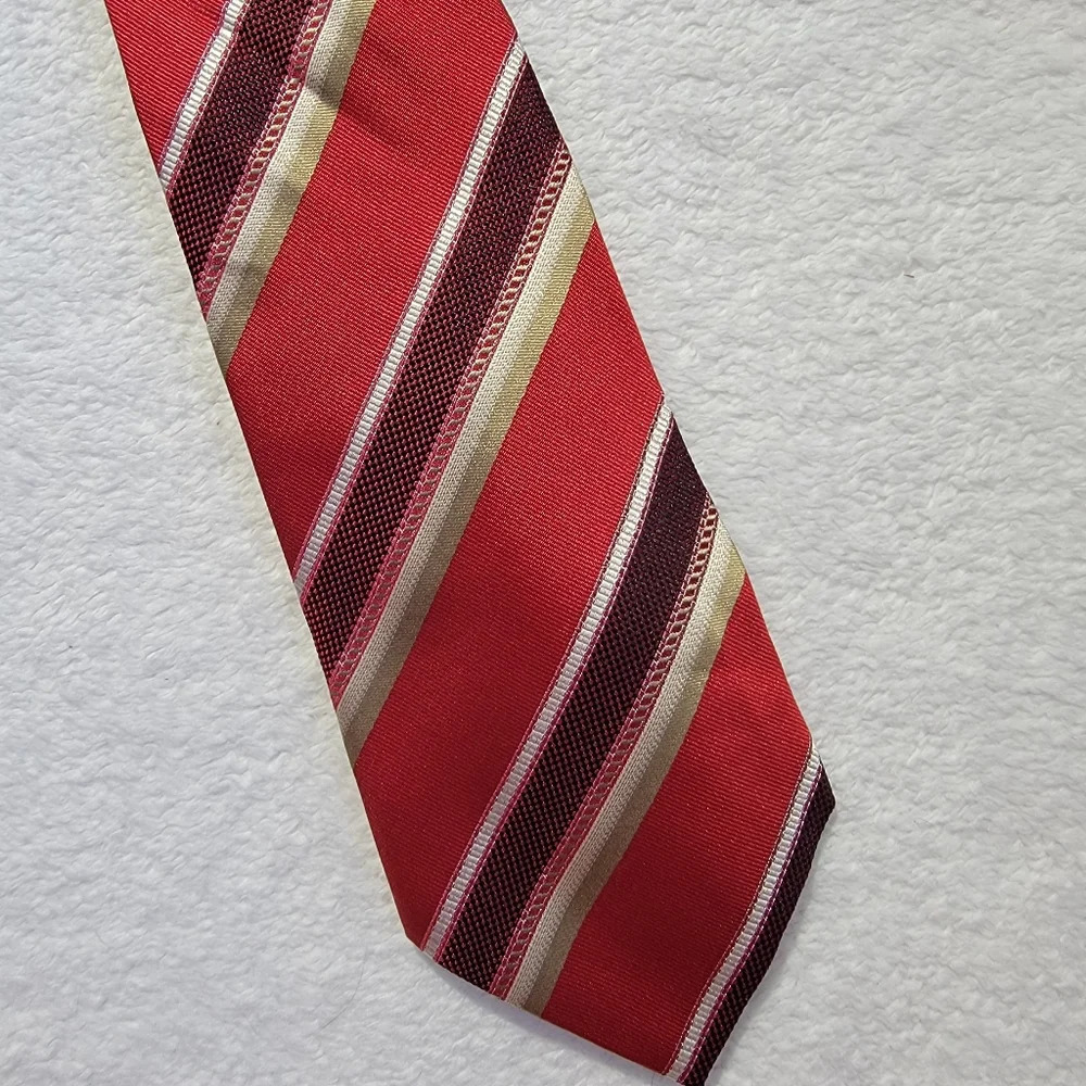 Geoffrey Beene Mens 100% Silk Tie Red Gold Diagonal Striped Business Formal